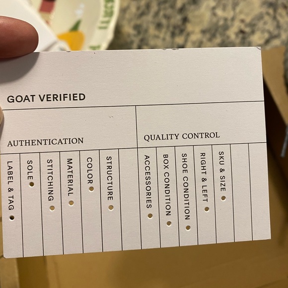 Yeezy 350 - Picture 6 of 9